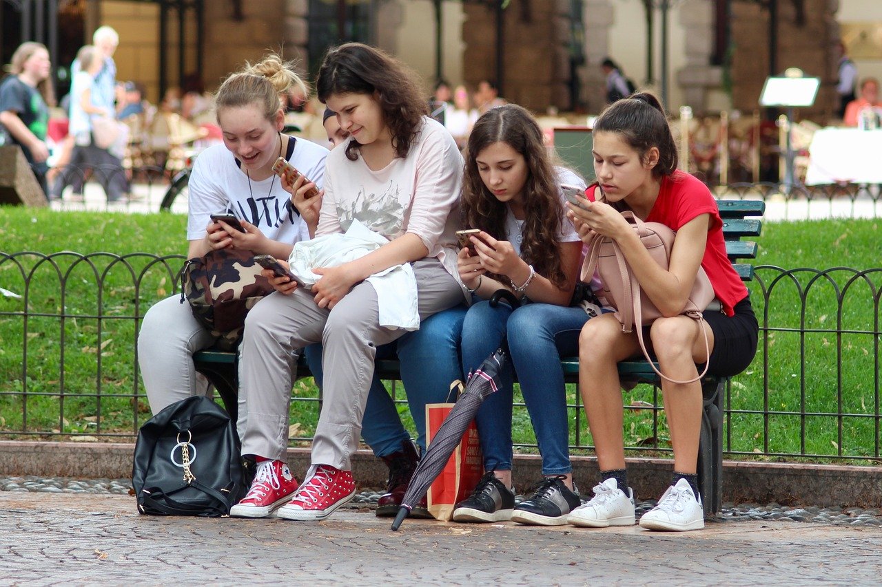 Adolescenti e smartphone: come prevenire ed evitare la dipendenza