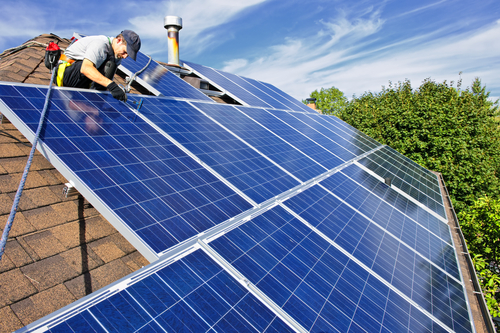 Montaggio e manutenzione pannelli solari: un settore in espansione