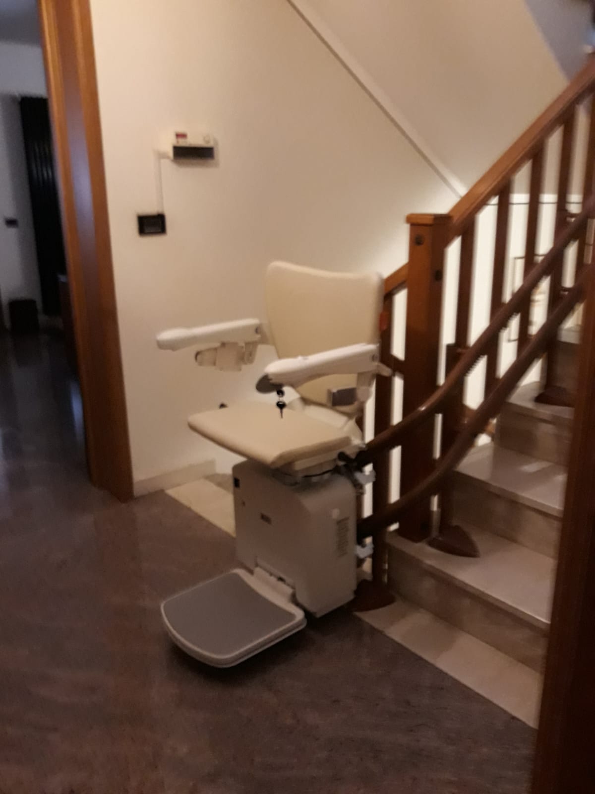 Montascale e casa accessibile per anziani: come orientarsi nella scelta